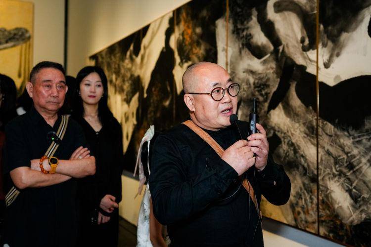 大咖导览墨韵华光呈现从岭南画派到当代水墨
