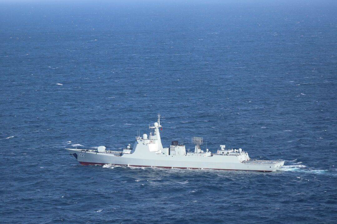 号"122"052d改进型导弹驱逐舰唐山舰是我国自行设计建造的首次"回家"