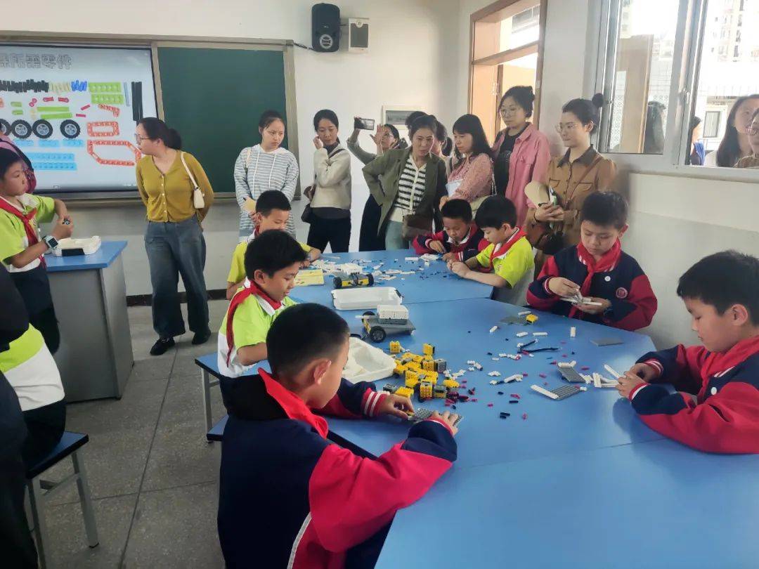 "数"创未来——威远县智慧教育校际联盟展示交流活动纪实_花城_小学