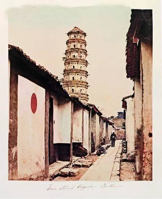 从光孝寺远眺六榕寺广州番坊中的寺庙(一)广