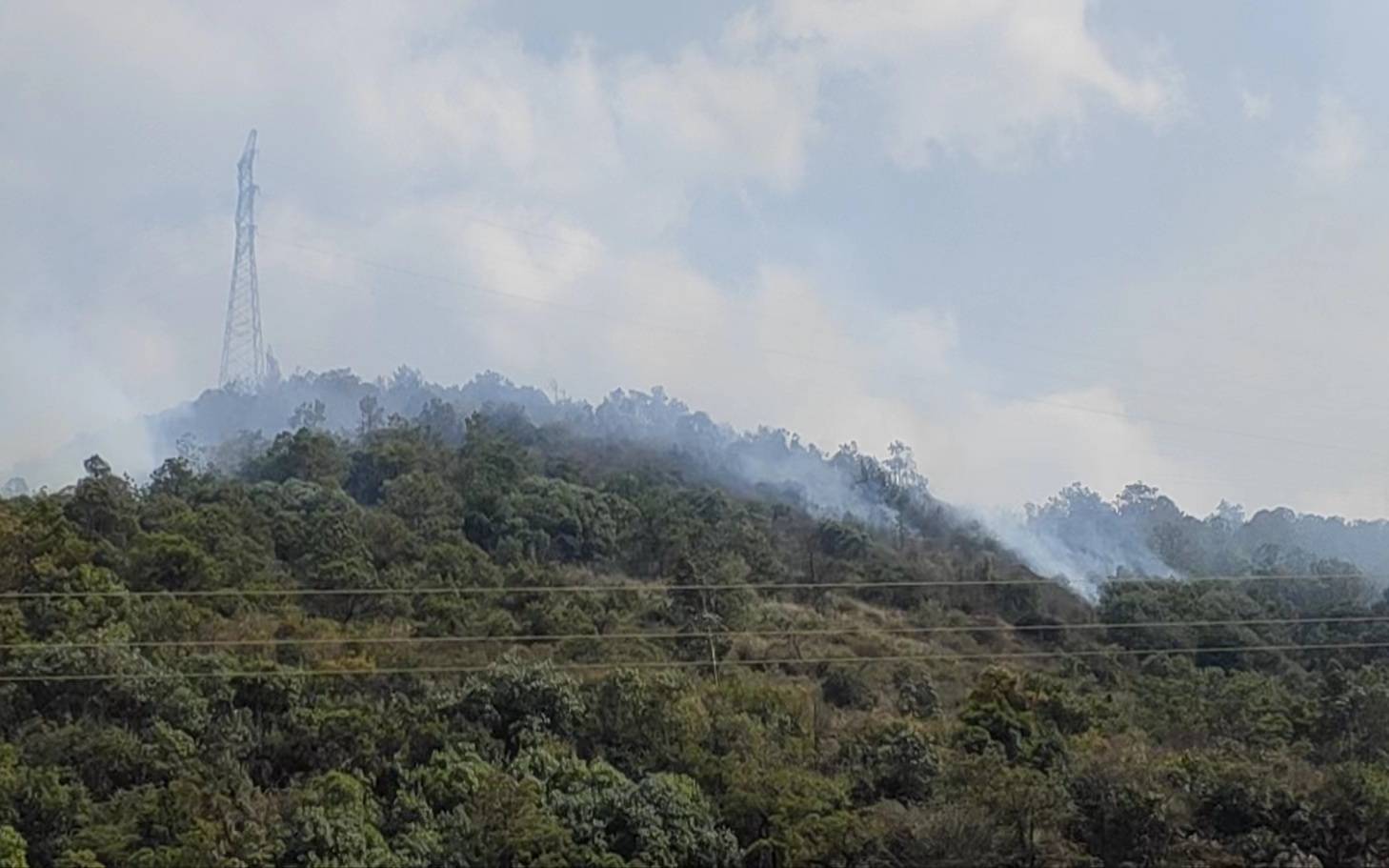 云南晋宁山火已被扑灭，407名消防指战员转战大理火场