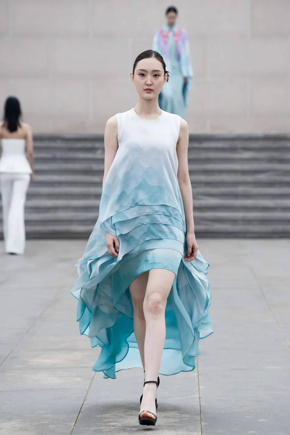 中国美惊艳世界北服设计获驻华外交官及记者点赞