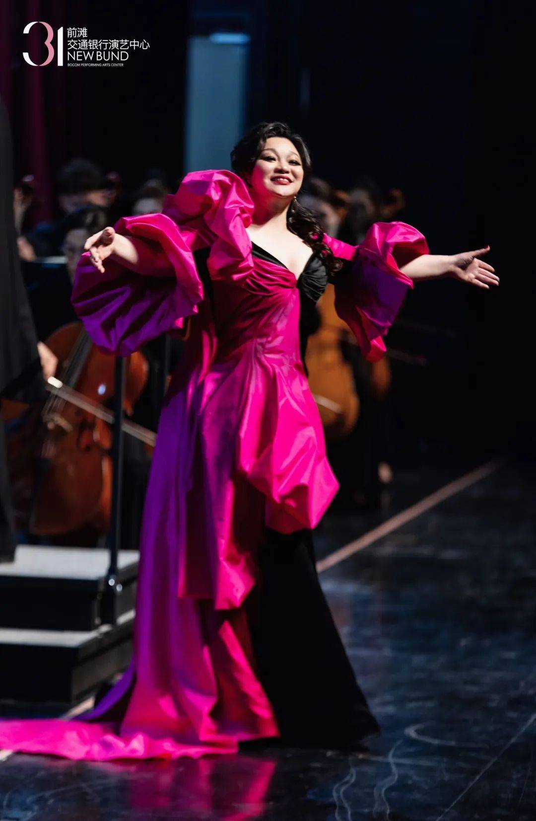 与黄英一同漫步时光聆听东方夜莺唱响世界之声