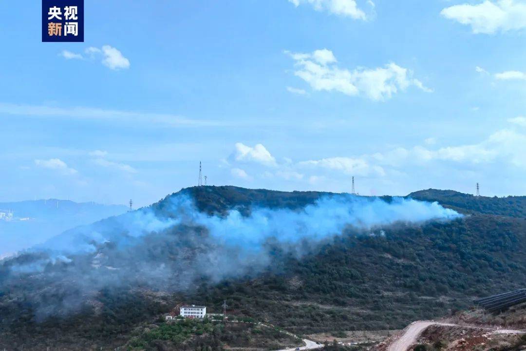 最新！400余名森林消防紧急增援大理海东山火_扑救_火场_云南省