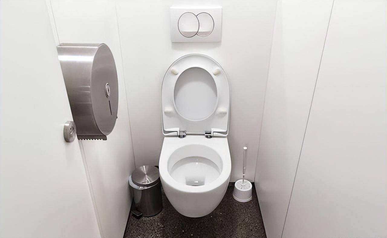 原创旅游住宾馆时为什么要往马桶倒一壶开水这是旅游多年的经验