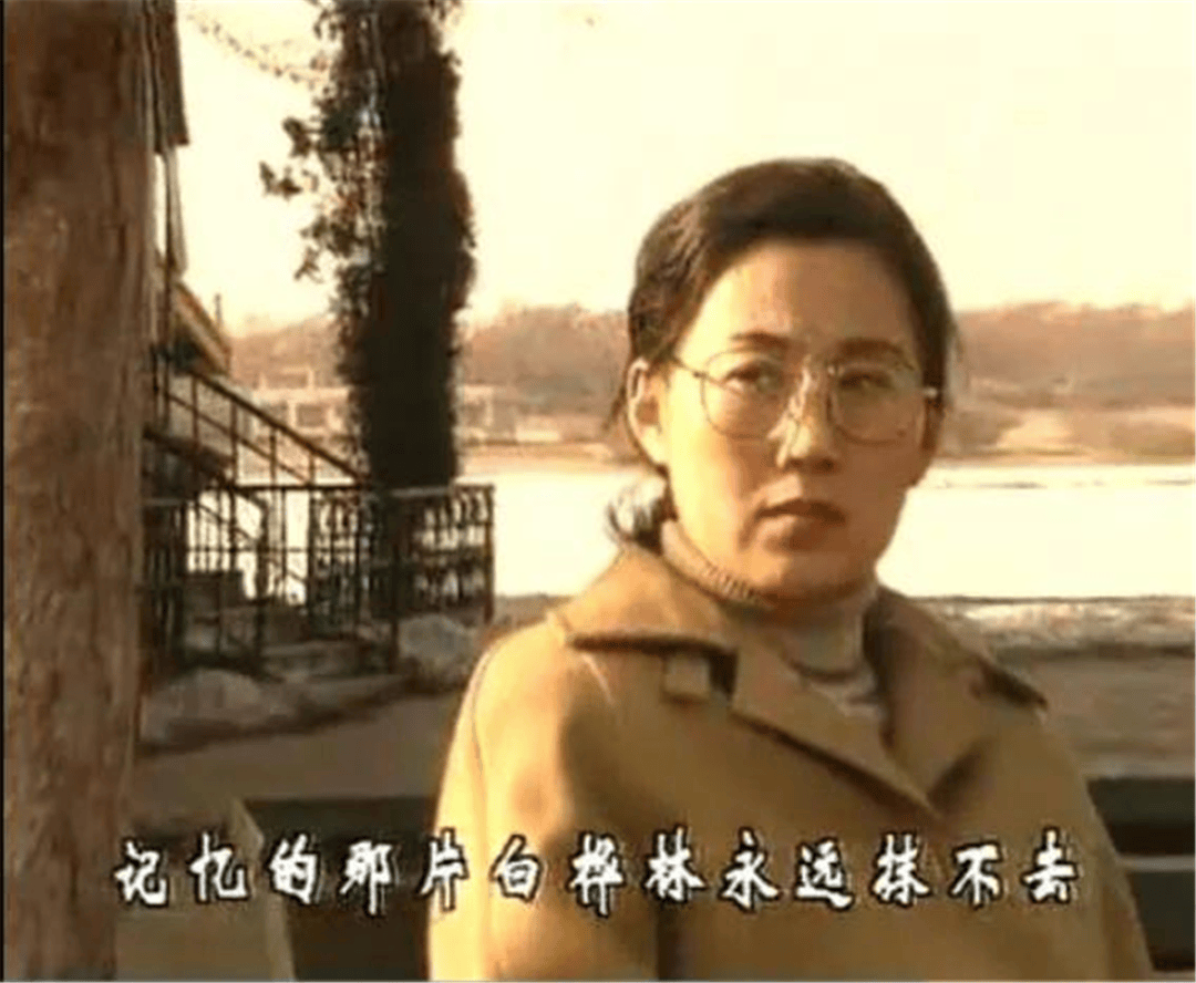 机缘巧合之下,王丽波结识了因《夜半歌声》大火的演员翟乃社,并组成