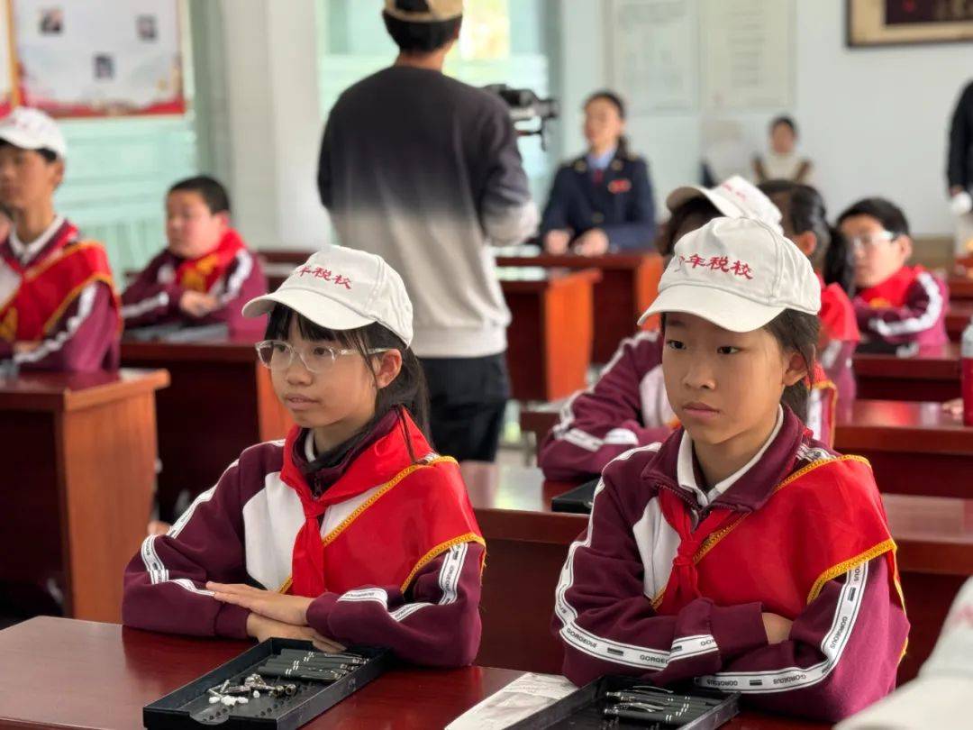 邑学61动态税伴成长向阳而生实验小学第二十七届少年税校活动