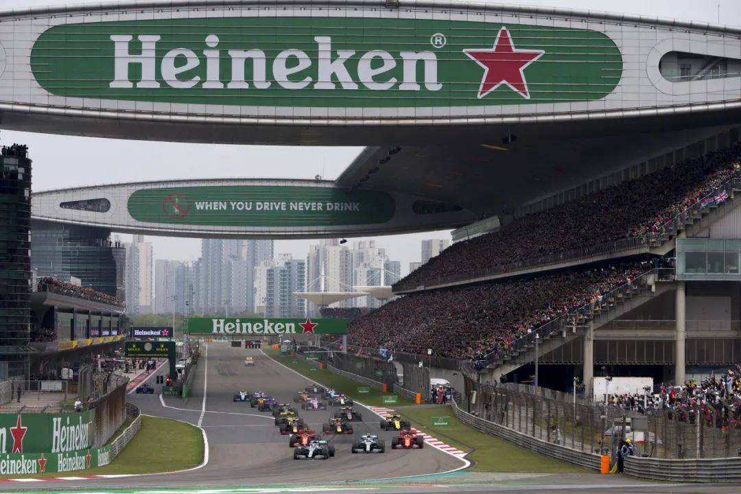 5秒内从0加速到100公里/小时,并且能在不到5秒内达到200公里/小时.1.