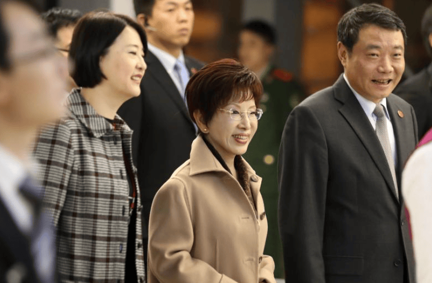 解放军战机"三面围台",台军爆发"逃兵潮",洪秀柱紧急发声_台湾_两岸_