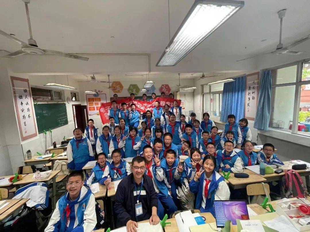 立科技强国梦树七彩德育人记初2023级13班德育劳动周系列活动