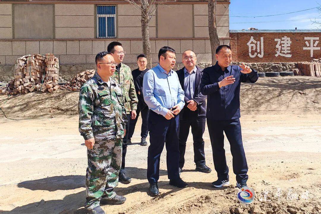 督导期间,陈景泉走进当地项目现场,调研项目建设有关