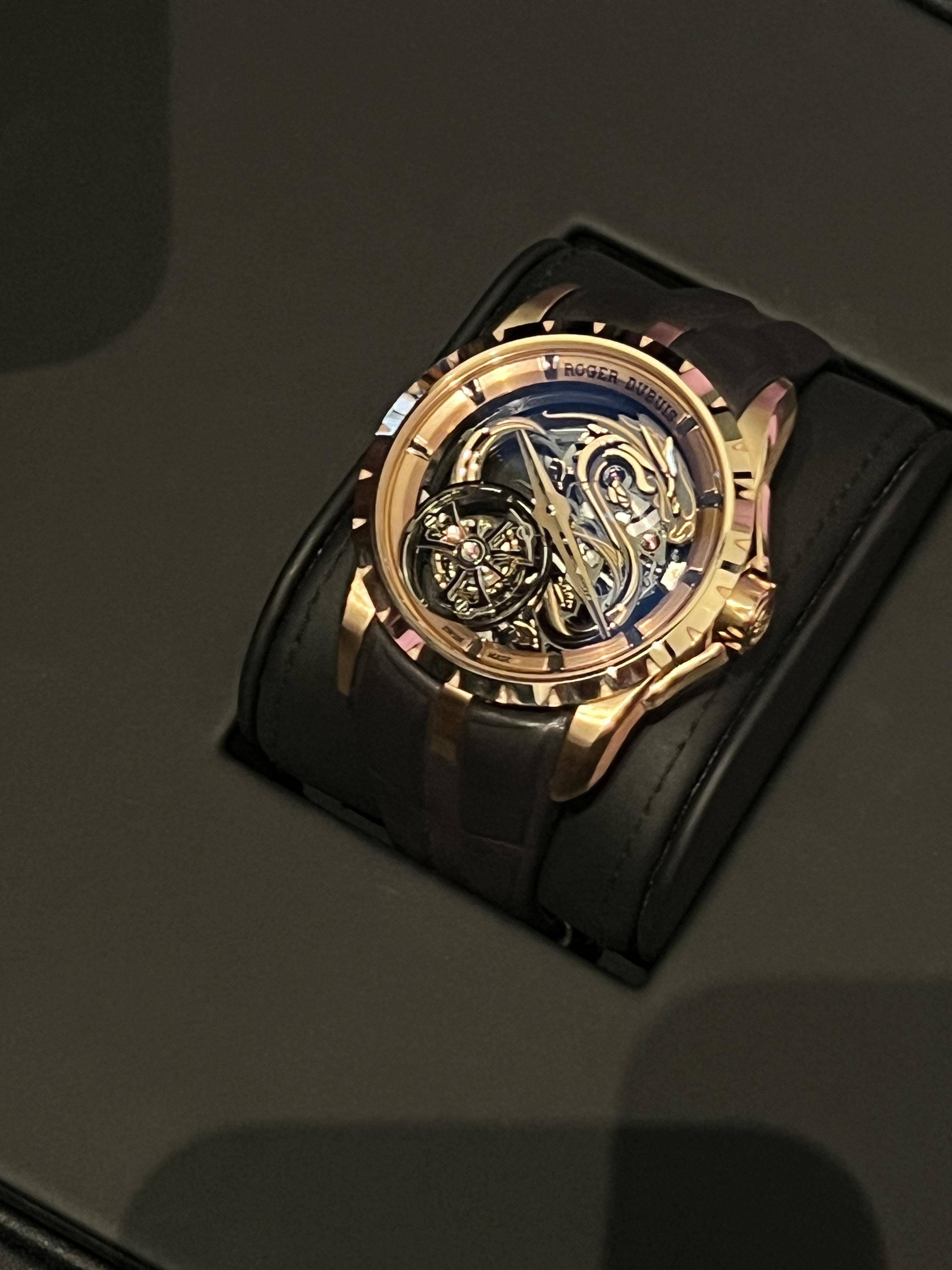 67罗杰杜彼发布多款新作持续讲述品牌陀飞轮的非凡进程