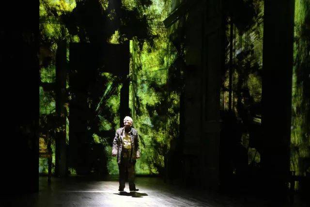 adele蕾哈娜背后那个不可或缺的男人想认识吗