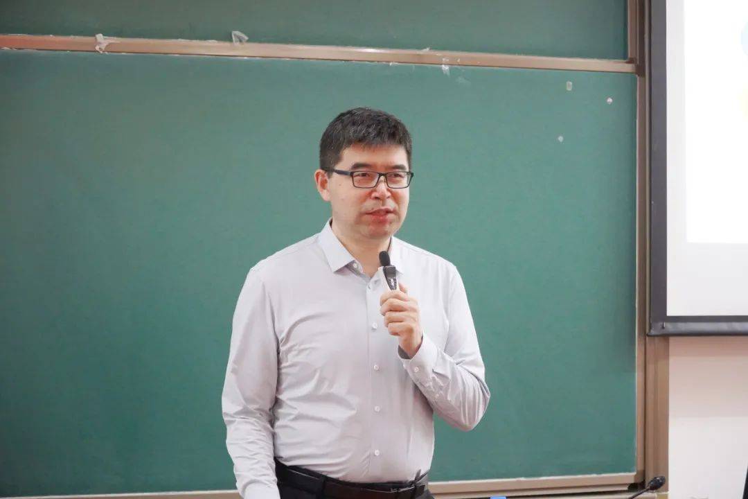 小米生态链谷仓学院总顾问马成功做客厦大富邦大讲堂开讲数字化人才