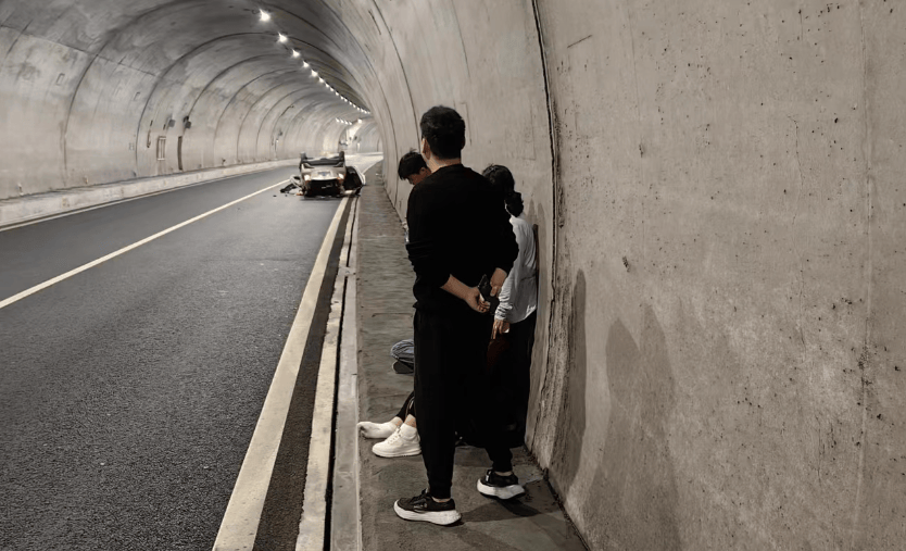 杨岩锋_女士_伤员