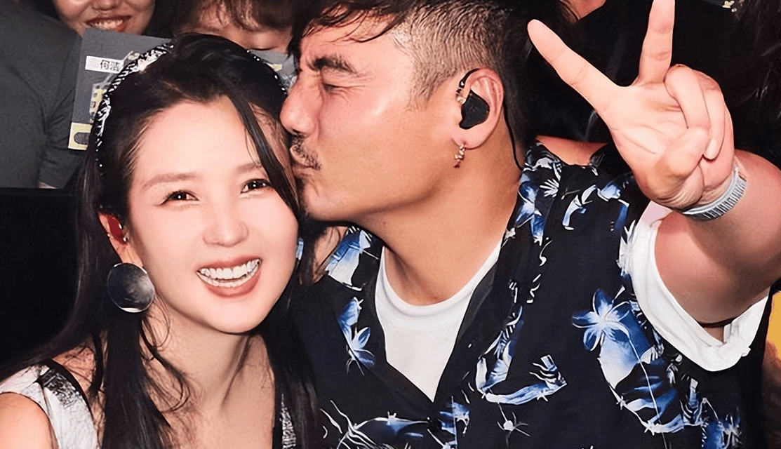 有种差距叫何洁释小龙分手13年一个身价过亿一个捉襟见肘