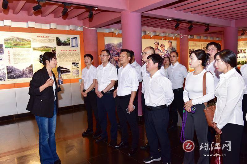 曲靖市2024年民营经济人士理想信念教育活动在曲靖三元宫举行