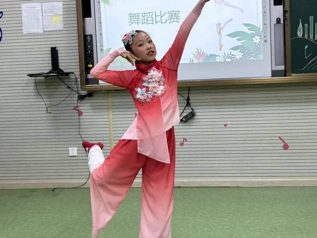 檀枫校区举行第十届艺术节舞蹈小明星比赛