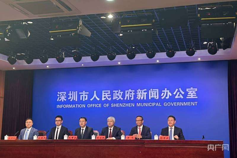 摄)发布会上,深圳市委宣传部副部长,深圳设计周组委会办公室副主任