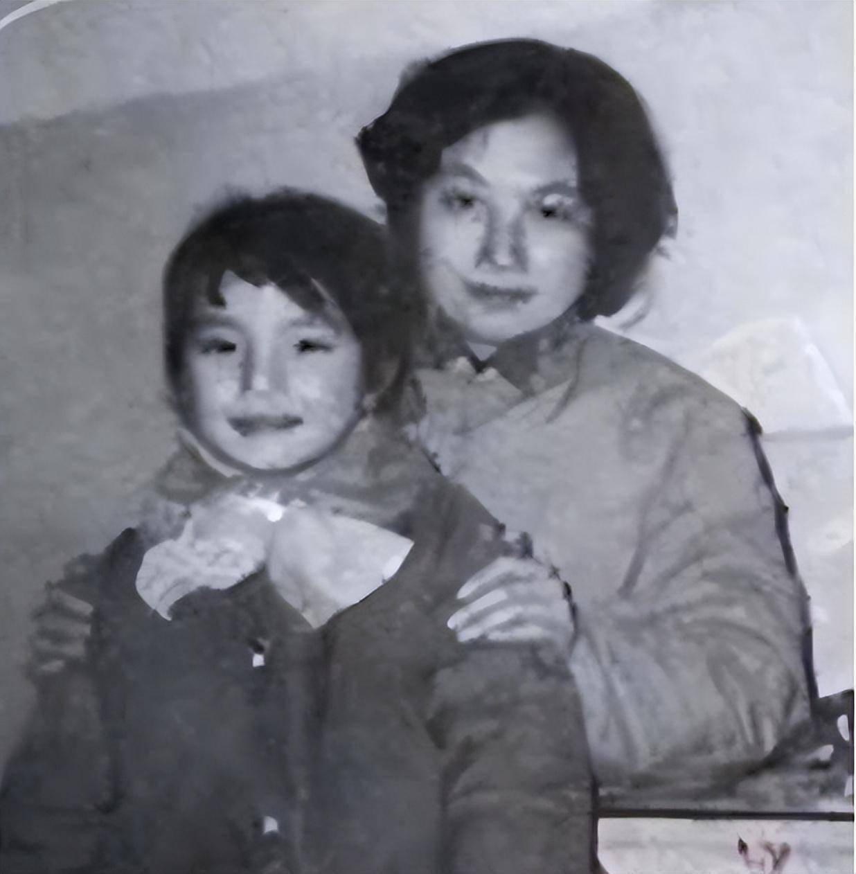 赵薇母亲晚年遭遇巨变儿子离婚女儿封杀丈夫因病去世