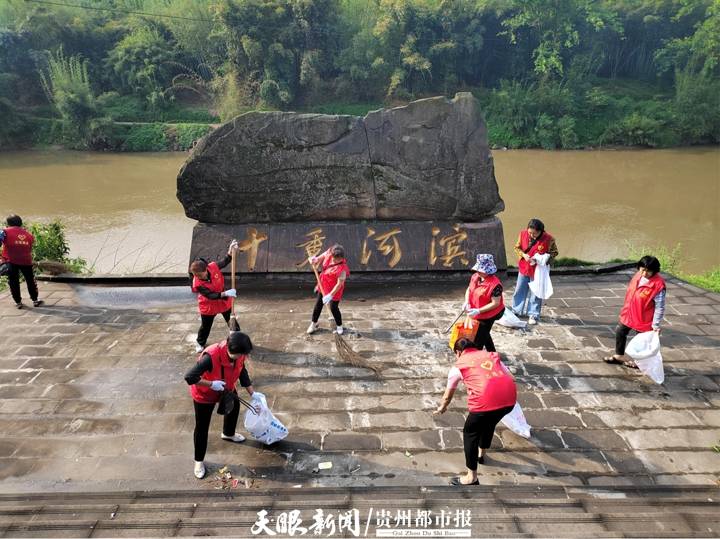 赤水市长沙镇一抹志愿红守护生态绿