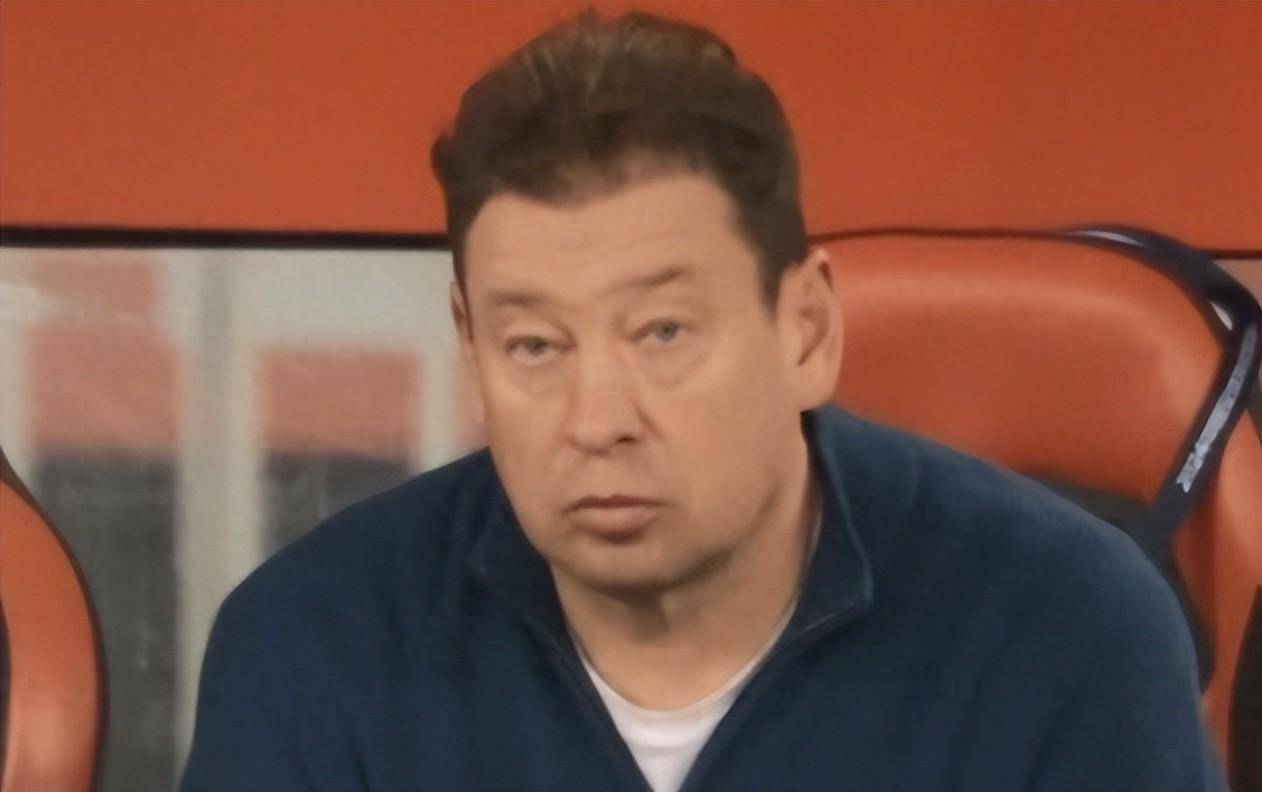 6轮0首发,昔日本土第一飞翼惨遭斯卢茨基冷落,彻底沦为中超鸡肋_曹赟