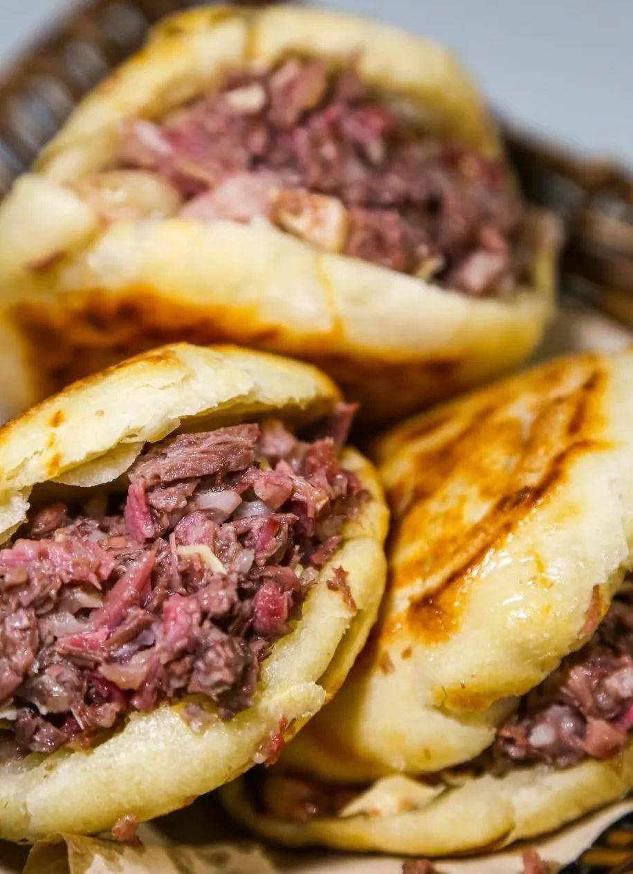 跟着保马看保定丨在保定,驴肉火烧必须是圆的!_店铺_美食_吃法