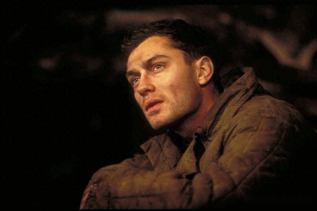 裘德洛二婚娶小16岁美女学霸,儿子没他帅气,女儿遗传他的高颜值