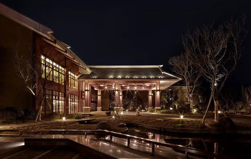 这里显得安静而独特,相比于市区的热闹拥挤,莲云谷温泉酒店位于温州