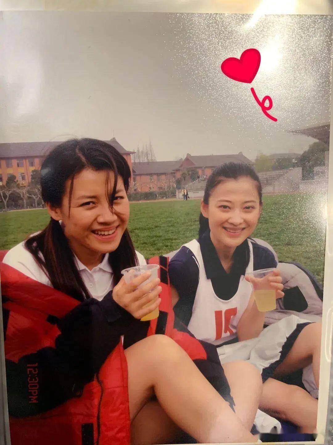并和梅婷成为了闺中密友那时的刘琳因为长相出众被评为校花