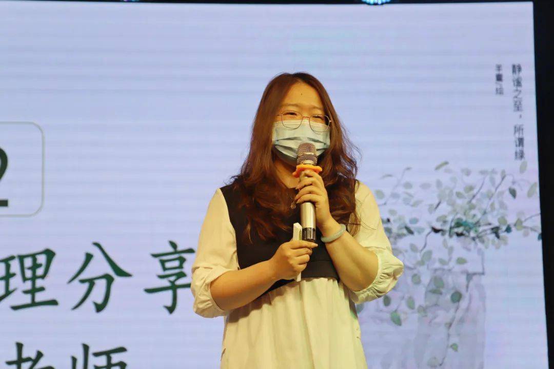 尚品十六班的仉煜婷同学分享了她在尚品书院学校近两年的成长学习经历