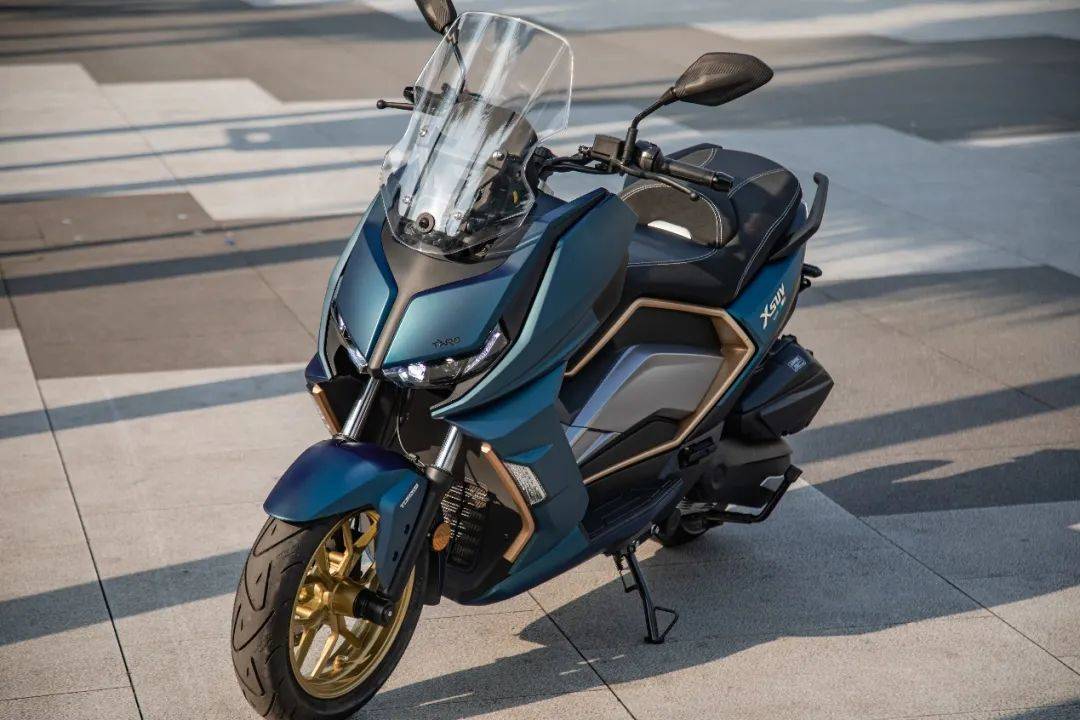 2023年开始,国内的摩托车市场开始疯狂"卷"了起来,其中最典型的就是中