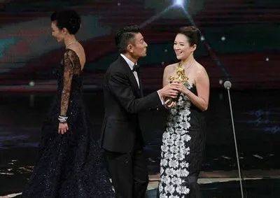 张曼玉当场"甩脸"章子怡,刘德华尴尬圆场,究竟发生了什么