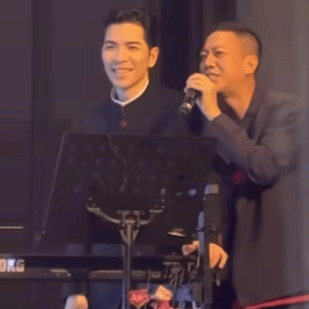 炸裂了!48岁舒淇办结婚纪念日,现场鲜花簇拥超浪漫,照片全曝光