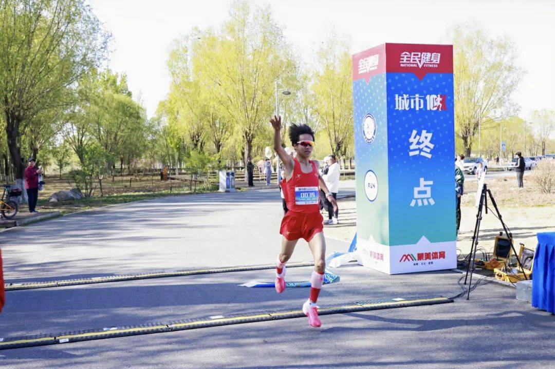 用一场跑步 掀起全民健身热潮