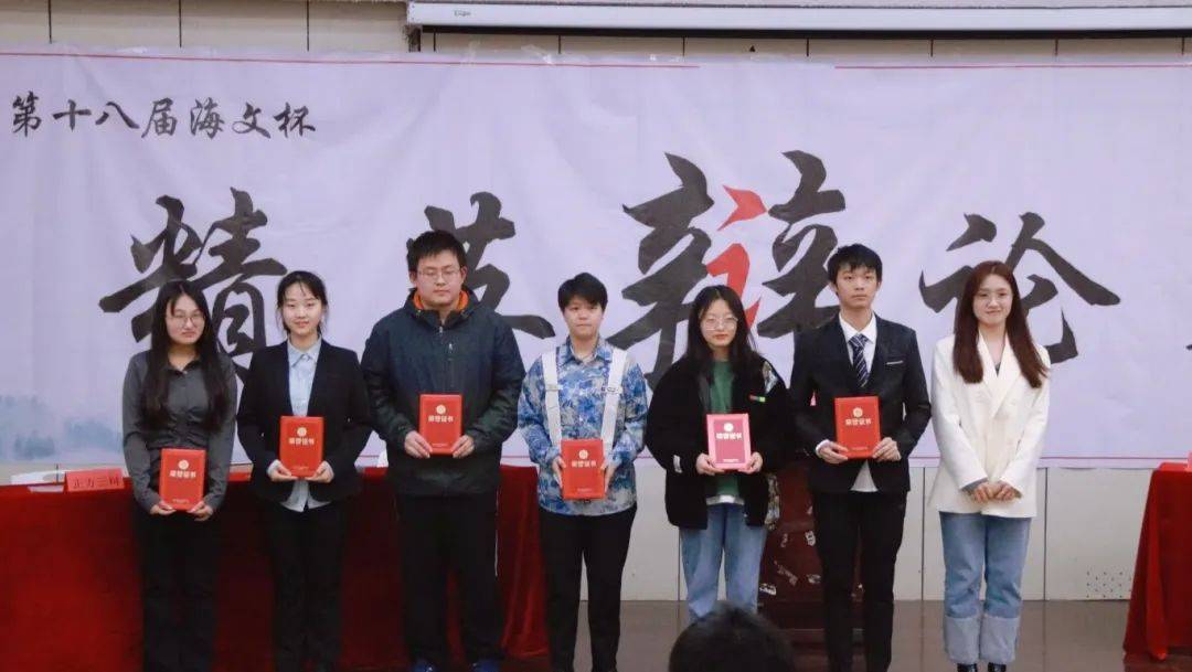 十佳优秀学生,她是青大政管丁科文!