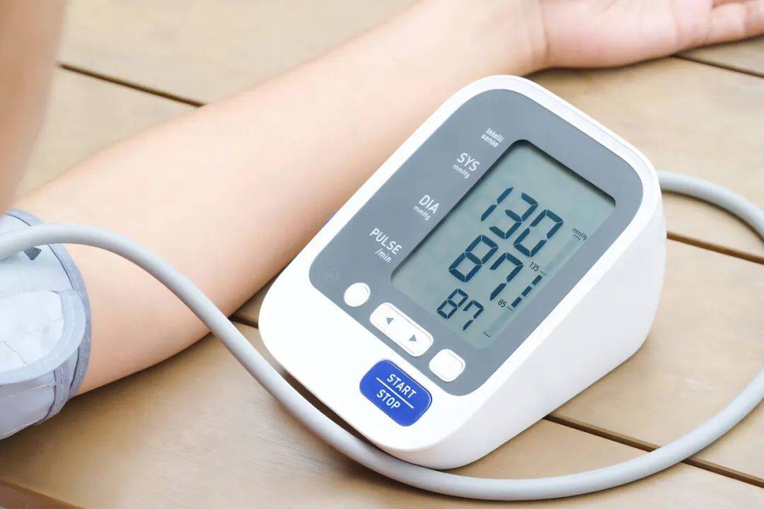 睡眠时间少于5小时的人高血压风险则增加11%