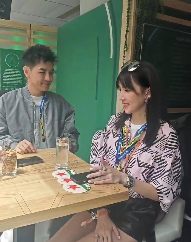 网友偶遇林志颖和老婆陈若仪,称陈若仪在林志颖面前小心翼翼
