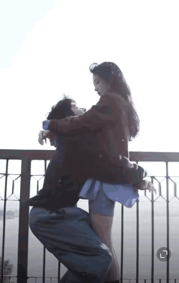 臀部_假发_腹肌