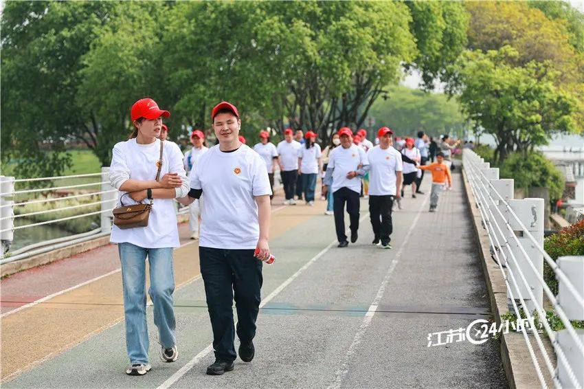 泗洪县乡镇建设了48个计1100余亩小菜园,每个小菜园内划分出若干块一