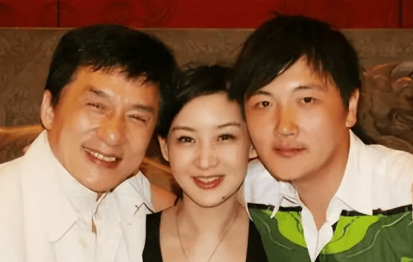 她是孙楠前妻,结婚9年遭遇丈夫不忠而离婚,如今与儿女相依为命