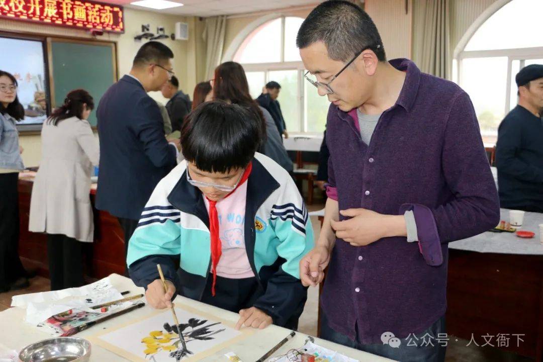 书画名家进校园 翰墨丹青润桃李——衙下集镇邀请县政协,县文化馆,县