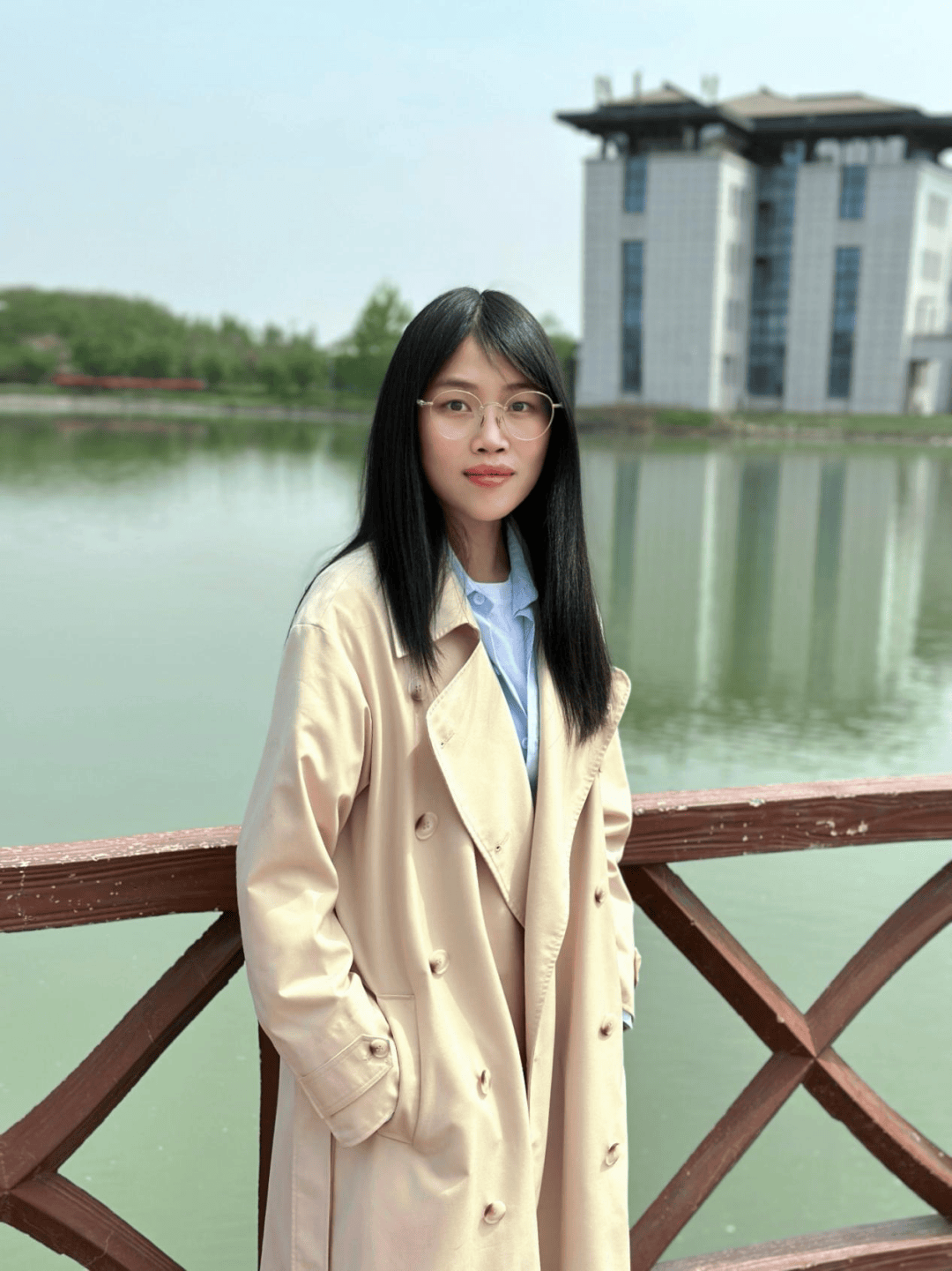 她享受阅读,热爱古诗词创作,曾任西北工业大学毓林诗社社长和西北工业