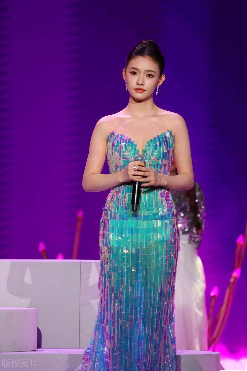 林允这身材,这才是尤物啊!