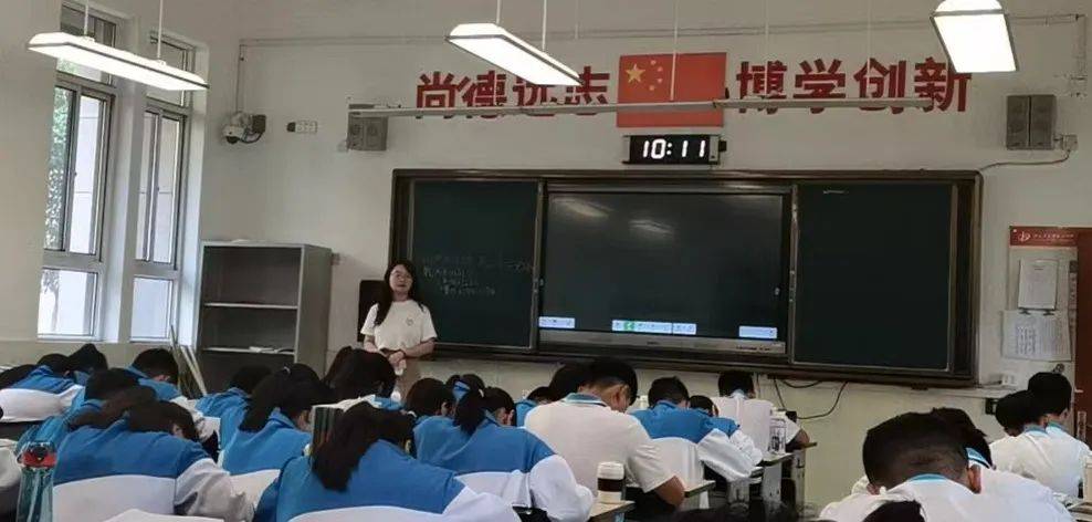 北京语言大学留学生阿纳斯塔西娅一行到金乡一中访问交流