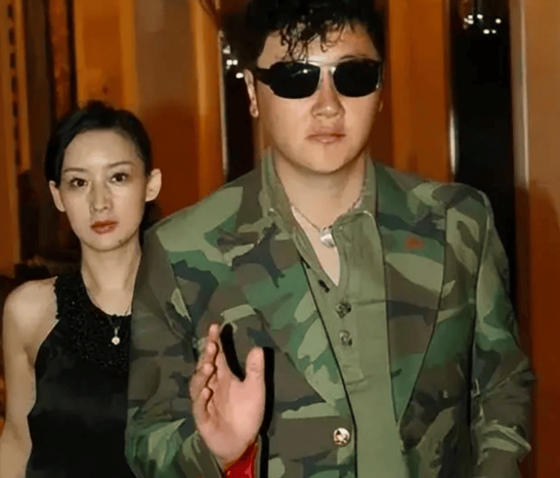她是孙楠前妻,结婚9年遭遇丈夫不忠而离婚,如今与儿女相依为命