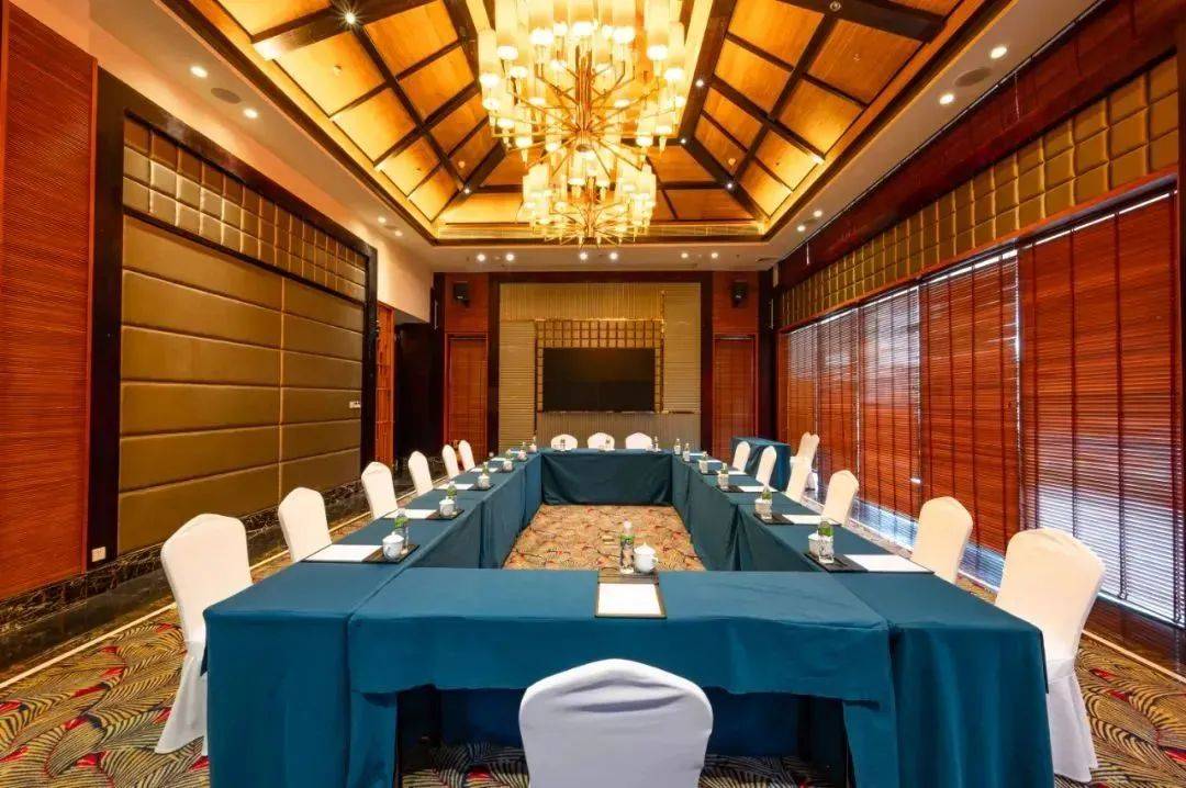 【 大会议室 】大会议室占地250㎡可容纳150人配套led屏,音响,舞台等