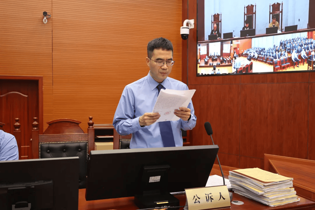 黄山区一干部贪污挪用公款案公开审理