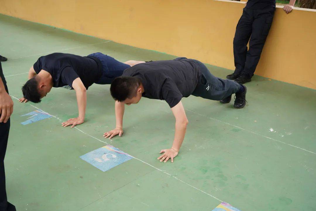 认真研究测试事项,严格按照《贵州省司法行政系统人民警察体能测试