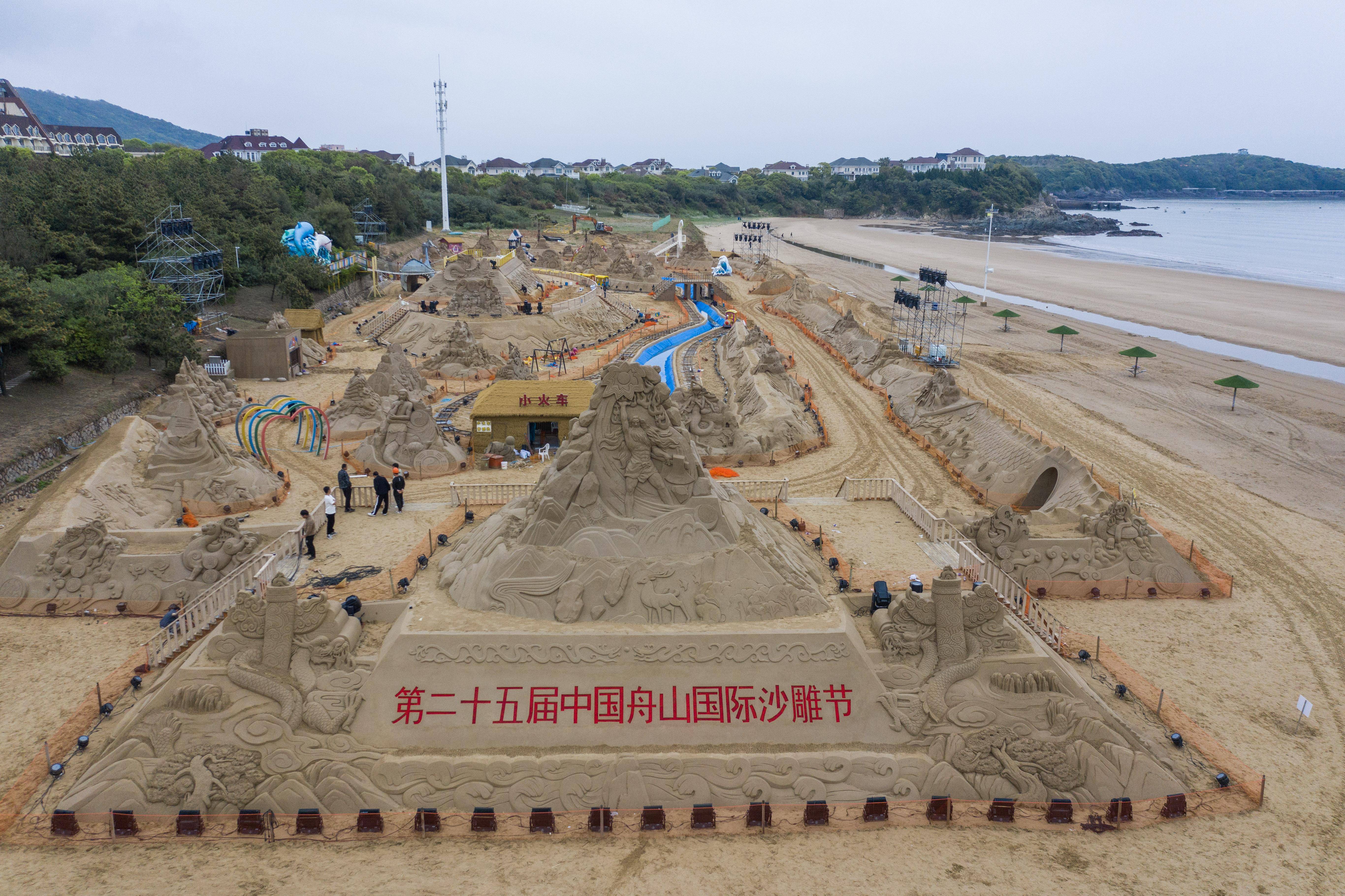 空中俯瞰第二十五届中国舟山国际沙雕节作品(4月22日摄,无人机照片)